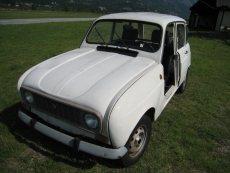 Renault R4, di servizio